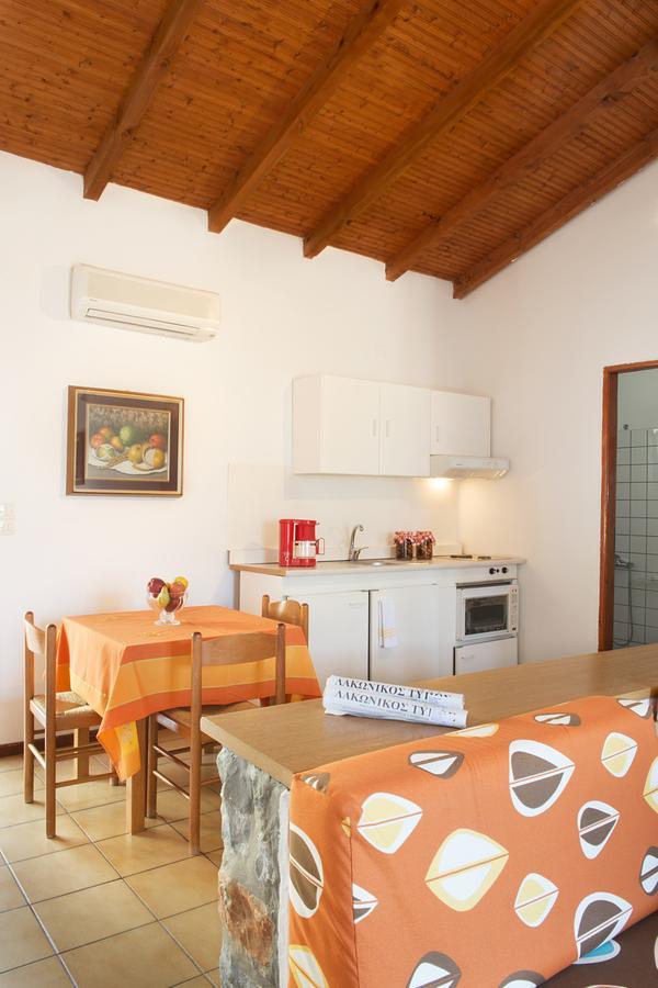 Kotronas Bay Bungalows Exterior foto